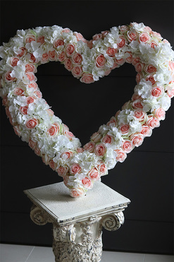 Kalina, duże serce z róż, wym. 89x76cm