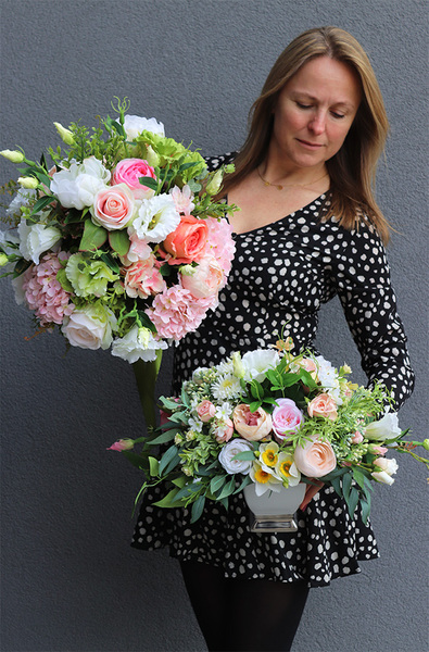Abella Spring, kompozycja kwiatowa w donicy glamour, wym.40cm