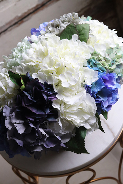 Bluenida, kompozycja z niebieskich hortensji, wym.30x39x25cm
