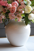 Nerutea Retissa, kompozycja kwiatowa z szafirkami