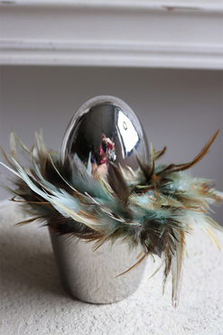 Jajo Silver Glamour, stroik wielkanocny z piórami, wys.20cm