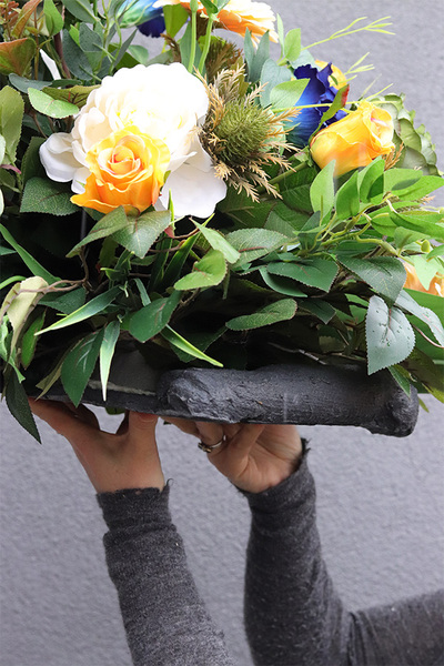 Lederita Volcan, kompozycja nagrobna na ciężkiej tacy