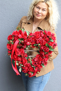 Red Flowers, wieniec nagrobny w kształcie serca, dł.45cm 