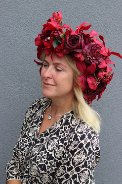 Frida Bordo, czerwony wianek na głowę ze sztucznych kwiatów, rozmiar uniwersalny 