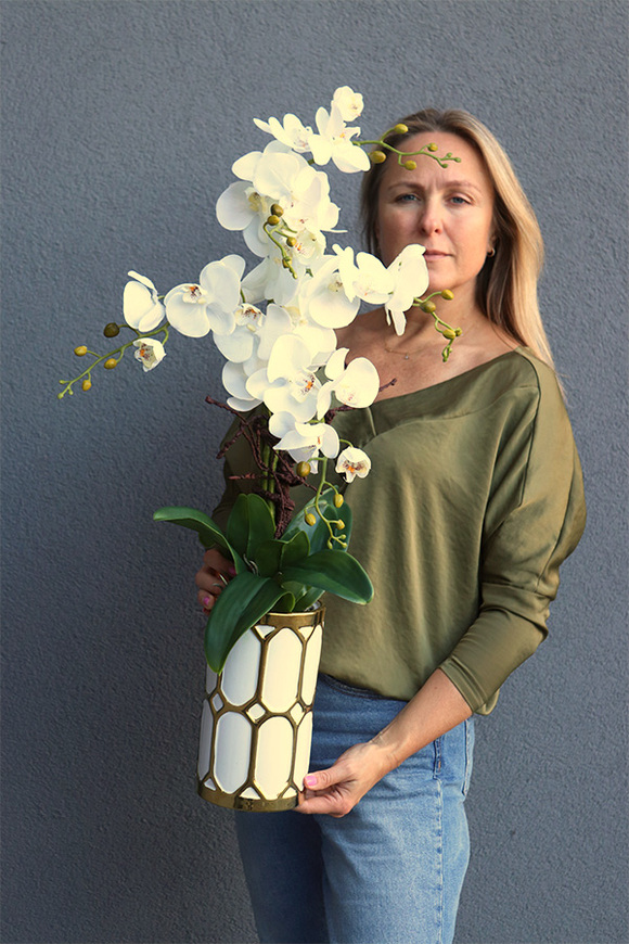  Gostlik, storczyk w biało-złotym naczyniu