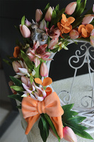 Morello Spring, wianek z tulipanami na drzwi