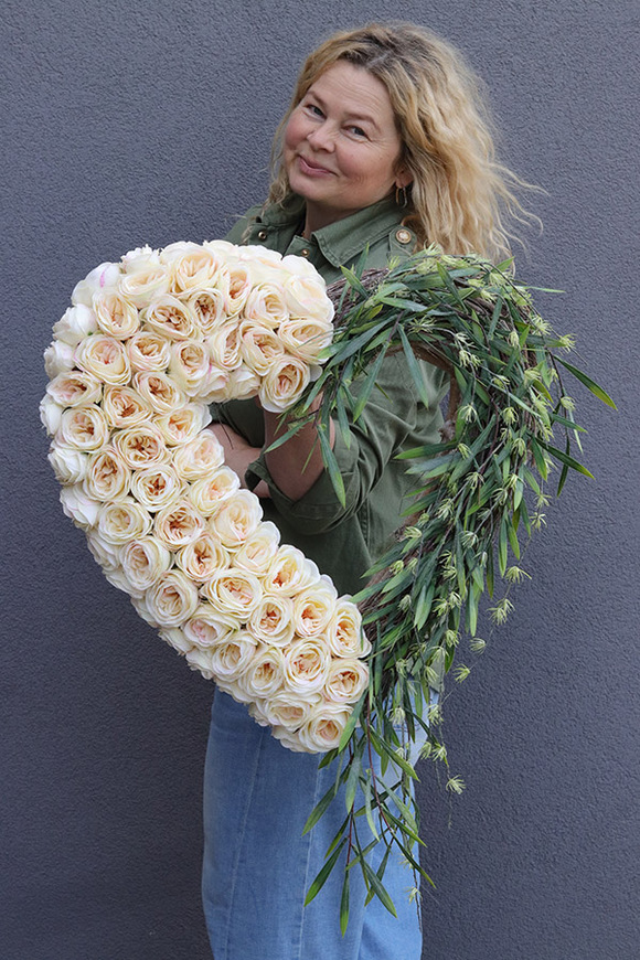 Willow Rose, wieniec nagrobny w kształcie serca