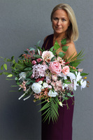 Dulea, bukiet nagrobny we wkładzie z orchideą