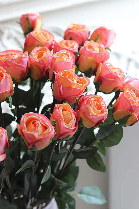 Morello Roses, kompozycja kwiatowa roże w wazonie