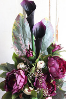 Nedista, fioletowy bukiet nagrobny z kallami, wys.62cm 