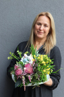 Delicatne Pudry, stroik wielkanocny na talerzu