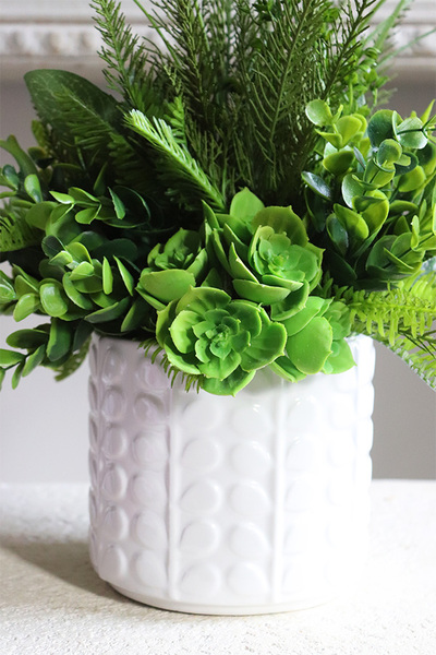 Jerudo A, kompozycja sukulenty w białej donicy, wys.27cm