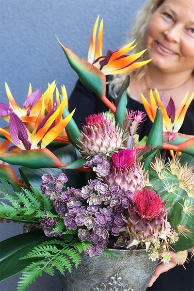 Strelicja Pucharia, kompozycja w srebrnym pucharze