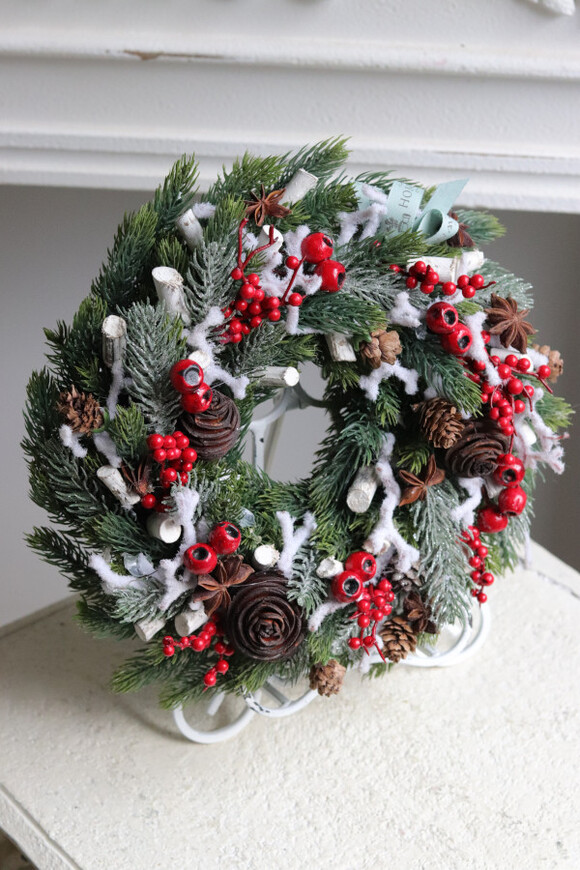 Zima w Mieście, świąteczny wianek na drzwi