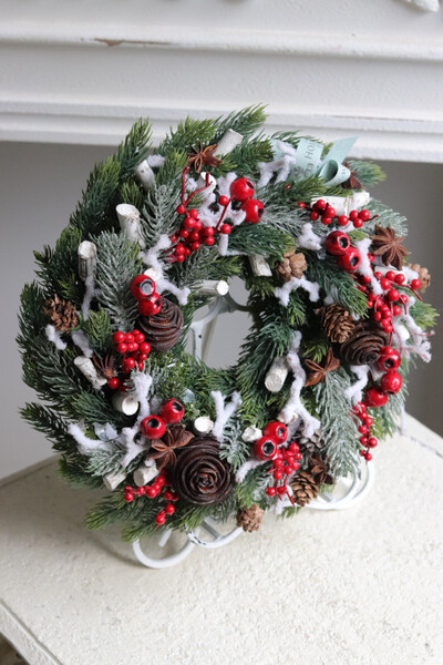 Zima w Mieście, świąteczny wianek na drzwi