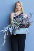  Blue Moon, dekoracja nagrobna w drewnianej skrzyneczce, wym.44x68x40cm