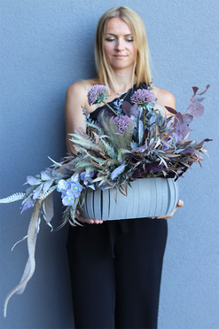 Blue Moon, dekoracja nagrobna w drewnianej skrzyneczce, wym.44x68x40cm