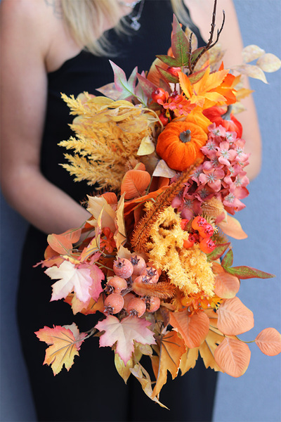  Jesienne Promienie, kompozycja kwiatowa w złotej osłonce, wym.44x50cm