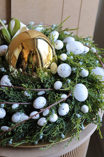 Kreolita, stroik wielkanocny na talerzu z jajem