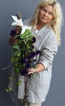 Nerrata, bukiet nagrobny z fioletowych goździków, dł.90cm