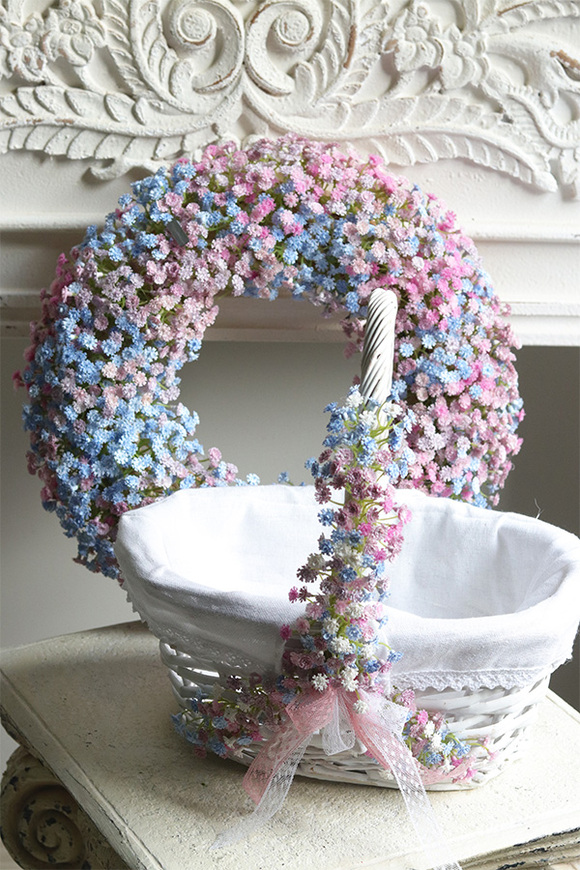 Kaszka Pastella Blue, dekorowany koszyczek wielkanocny z serwetką