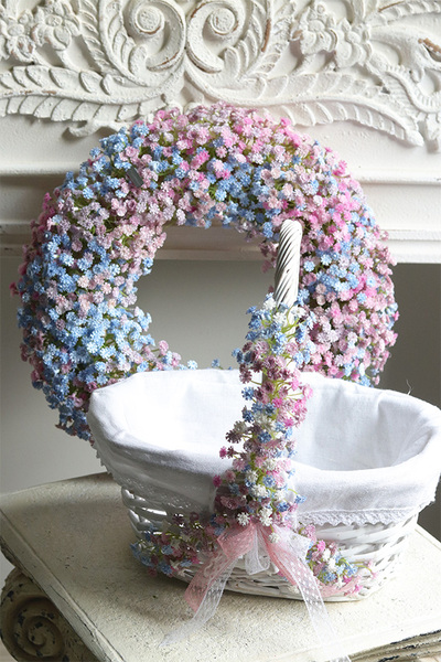 Kaszka Pastella Blue, dekorowany koszyczek wielkanocny z serwetką