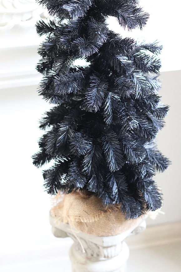 Black Winter dekoracyjna choinka sztuczna w jucie	