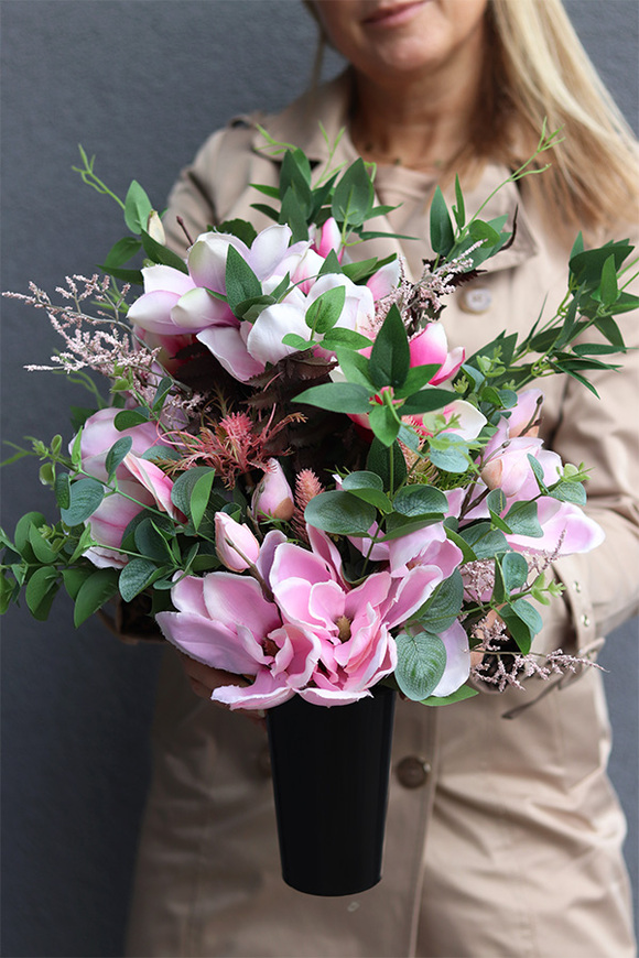 Magnolie Nedie, bukiet nagrobny we wkładzie