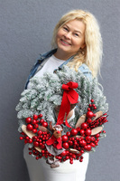 Mroźna Czerwień, świąteczny wianek z reniferem