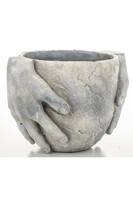 cementowa osłonka / donica, W Twoich dłoniach A, wym.16.5x24x17.5cm