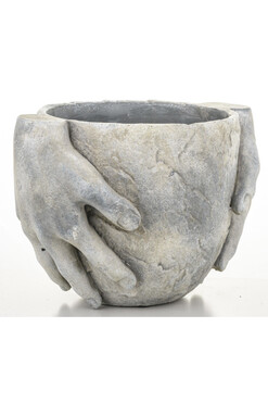 cementowa osłonka / donica, W Twoich dłoniach A, wym.16.5x24x17.5cm