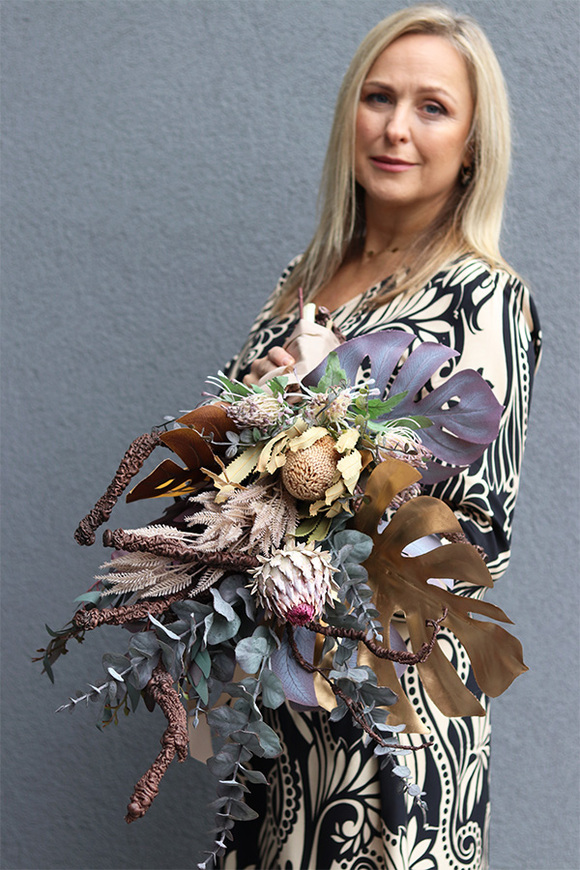 Neruta Mortario, duży nowoczesny bukiet nagrobny