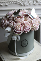 Lustrzane Motyle, różany flowerbox w szarym pudełku