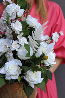 Złota Rezydencja Lorient 2, kompozycja kwiatowa w złotej misie	