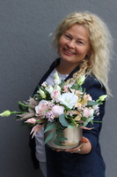 Andria Salise Roses, kompozycja kwiatowa w szkle