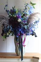 Berinada Blue, sztuczna kompozycja kwiatowa w wazonie, wys.75cm