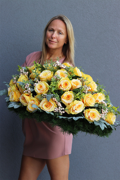 Żółte Róże, bogata wiązanka nagrobna