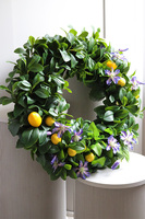 Mamma Mia!, zielony wianek na drzwi z owocami