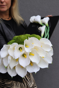 New Design White, dekoracja nagrobna na czarnej podstawie, wym.70x25cm