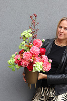 Dekameron, kompozycja kwiatowa w donicy na nóżkach, wym.70x40x28cm