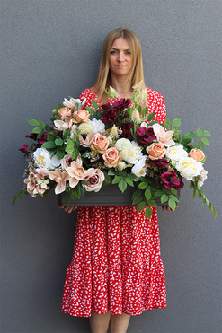 Opera Music, elegancka kompozycja kwiatowa, wym.52x80cm 