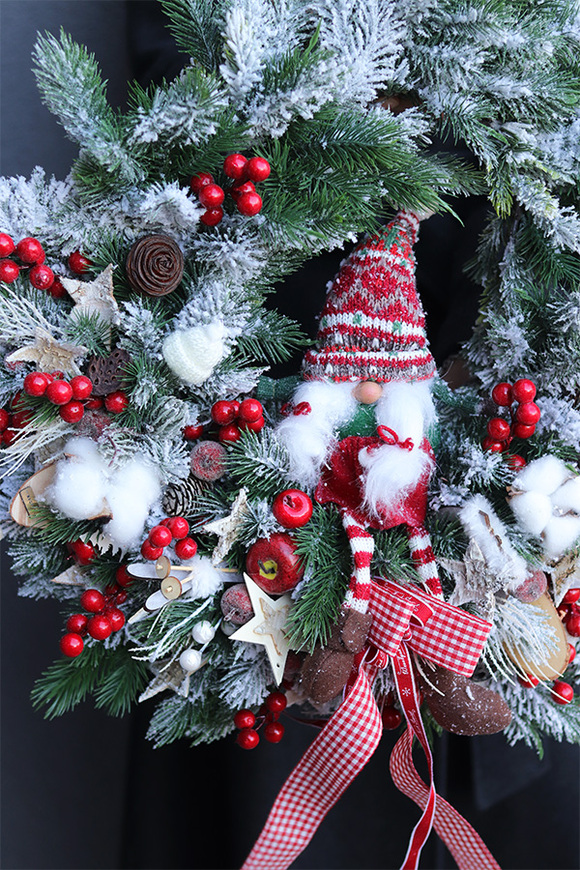 Mroźny Skrzat, gęsty zimowy wianek ze skrzatem, śr.54cm