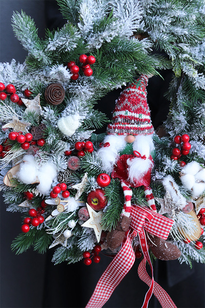 Mroźny Skrzat, gęsty zimowy wianek ze skrzatem, śr.54cm