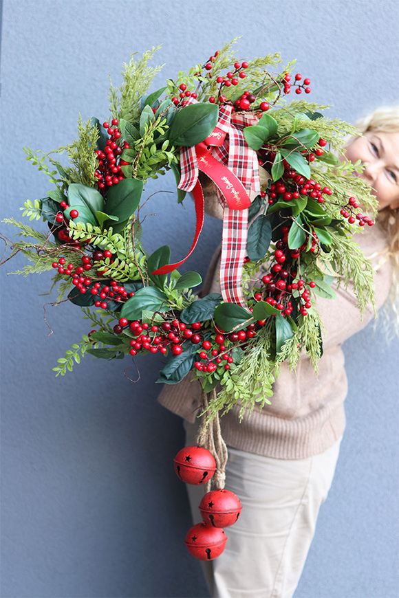 Red Xmas Bells, świąteczny wianek z dzwonkiem