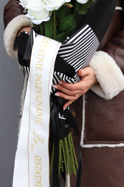 Białe Róże, bukiet nagrobny do położenia, biały