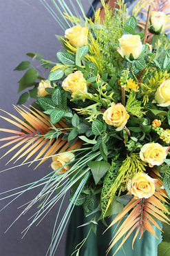 komplet dekoracji nagrobnych Złota Róża, wiązanka i bukiet we wkładzie  