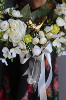 Angela Bialena, biały wianek z kwiatami, śr.48cm 