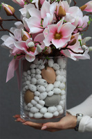 Magnolie Sweet Pink wielkanocna kompozycja kwiatowa w szkle