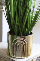 Golden Moment, sztuczna trawa w złotej donicy