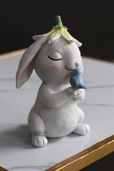 Sweetie Bunny, wielkanocna figurka zajączek, żółty kwiatek na głowie